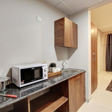 Limewood Stay - Executive Huda City Center Gurgaon Exteriör bild