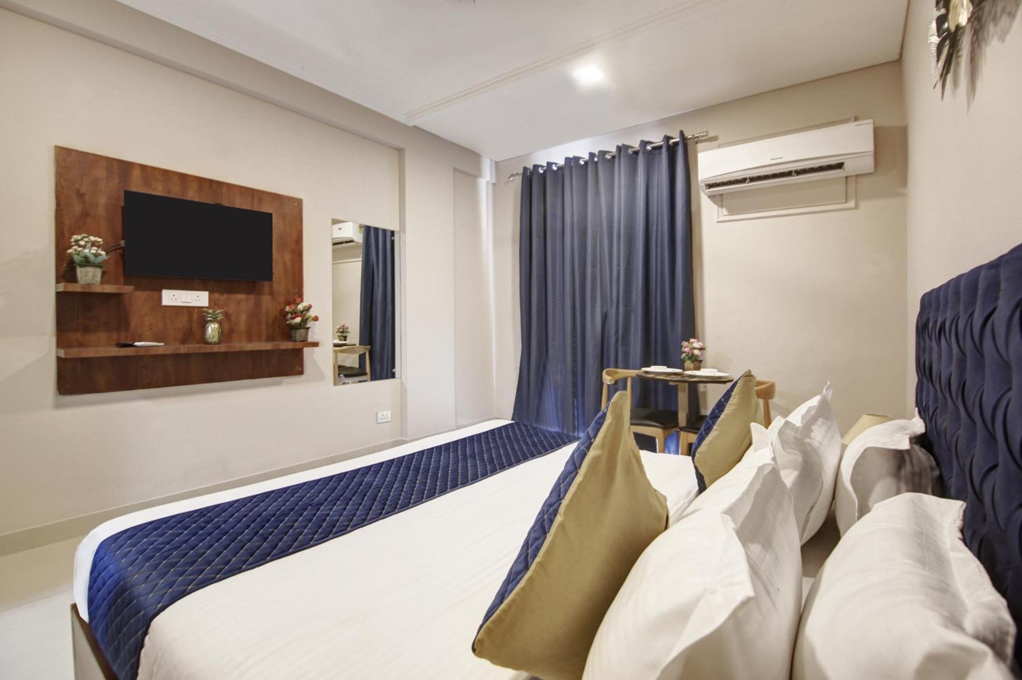 Limewood Stay - Executive Huda City Center Gurgaon Exteriör bild