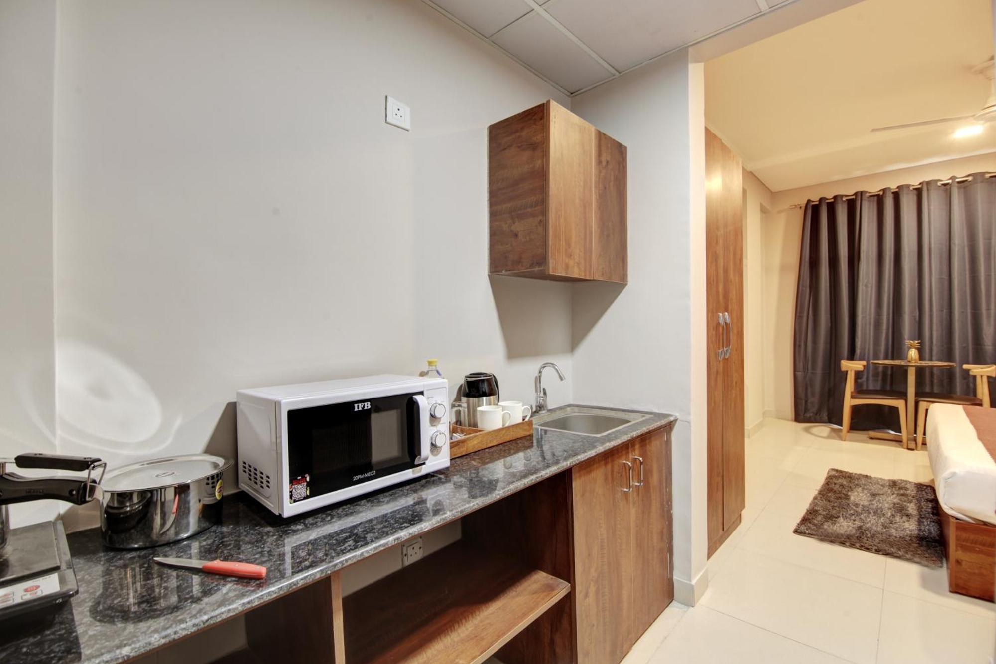 Limewood Stay - Executive Huda City Center Gurgaon Exteriör bild