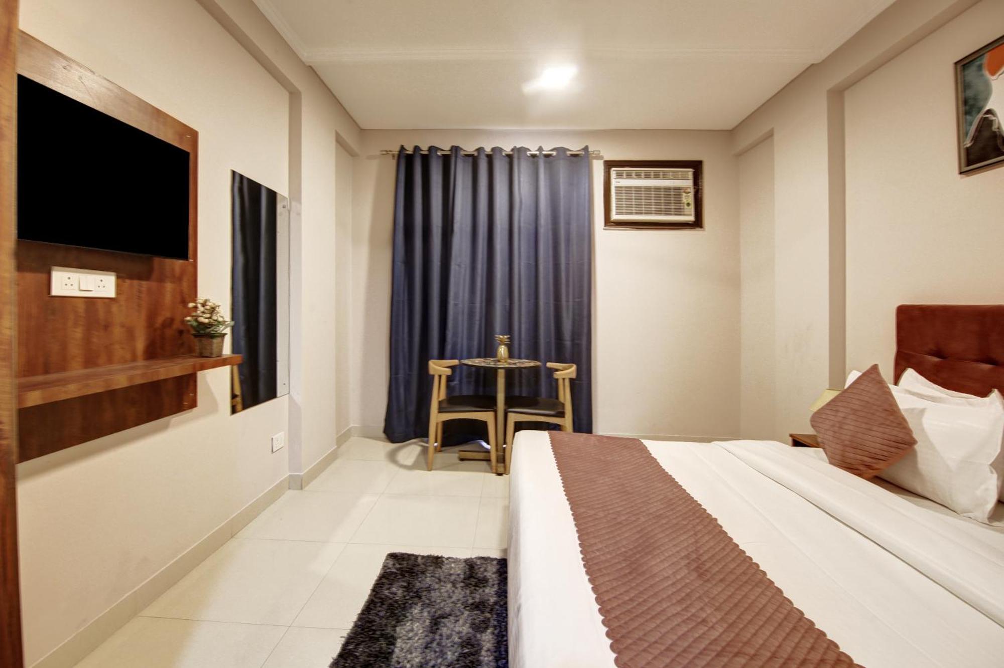 Limewood Stay - Executive Huda City Center Gurgaon Exteriör bild