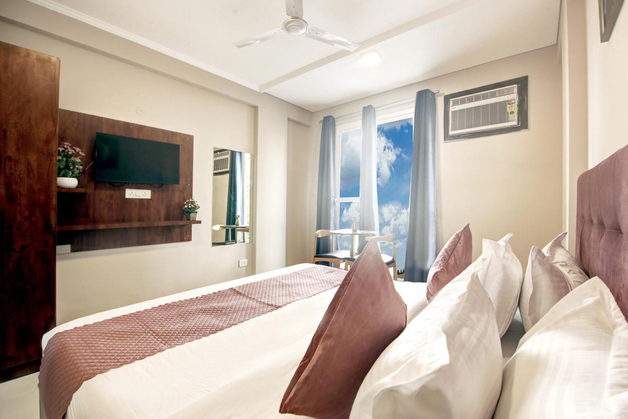 Limewood Stay - Executive Huda City Center Gurgaon Exteriör bild