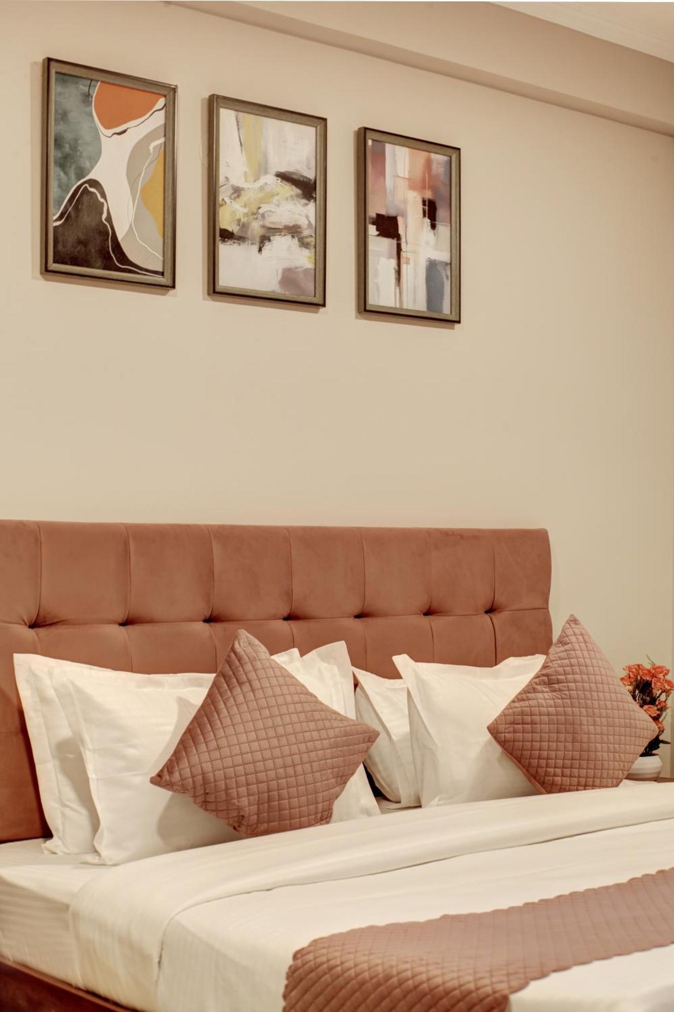 Limewood Stay - Executive Huda City Center Gurgaon Exteriör bild