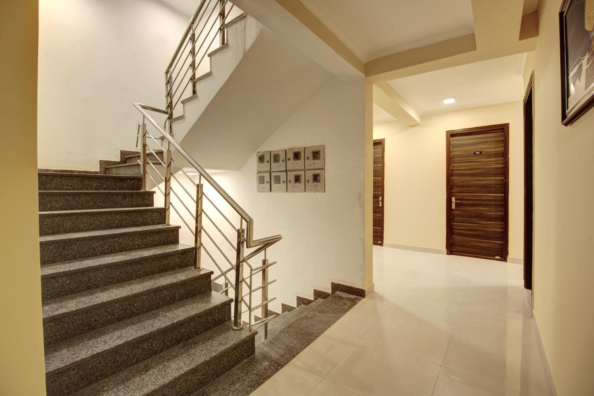 Limewood Stay - Executive Huda City Center Gurgaon Exteriör bild
