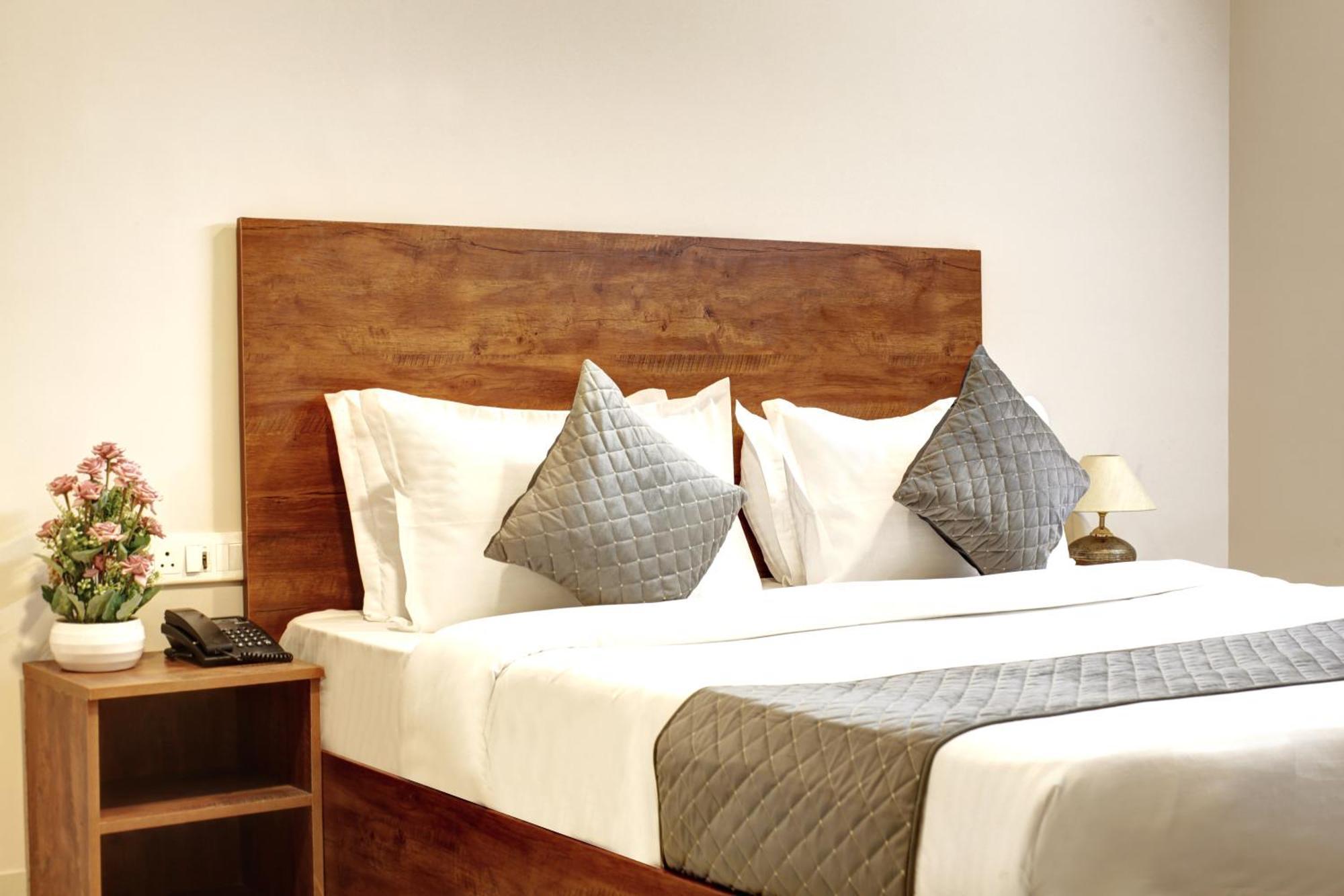 Limewood Stay - Executive Huda City Center Gurgaon Exteriör bild