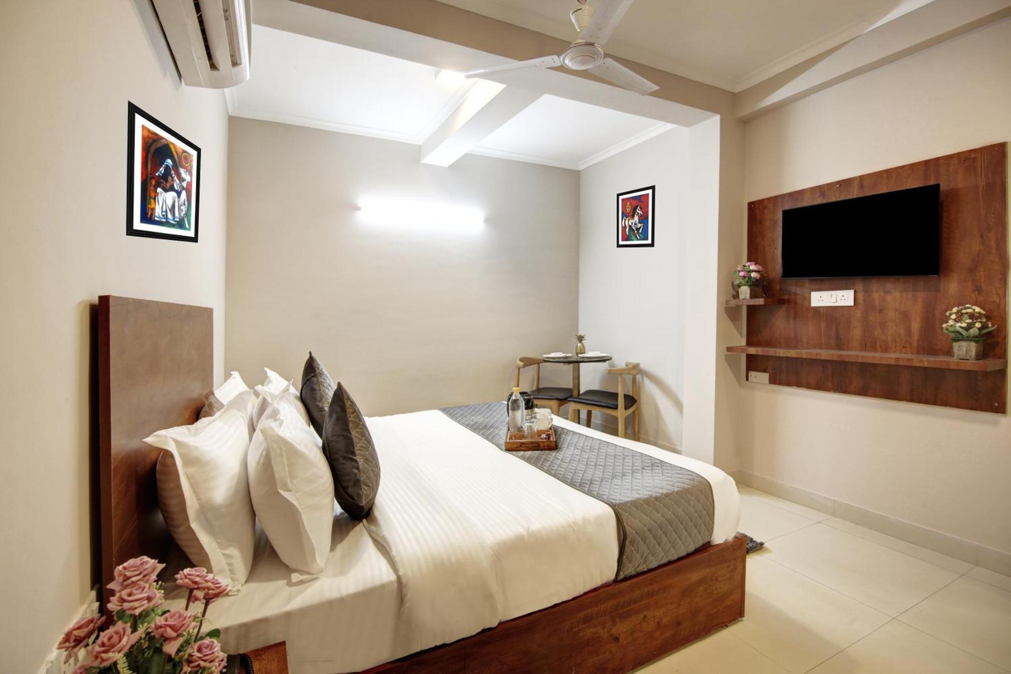 Limewood Stay - Executive Huda City Center Gurgaon Exteriör bild