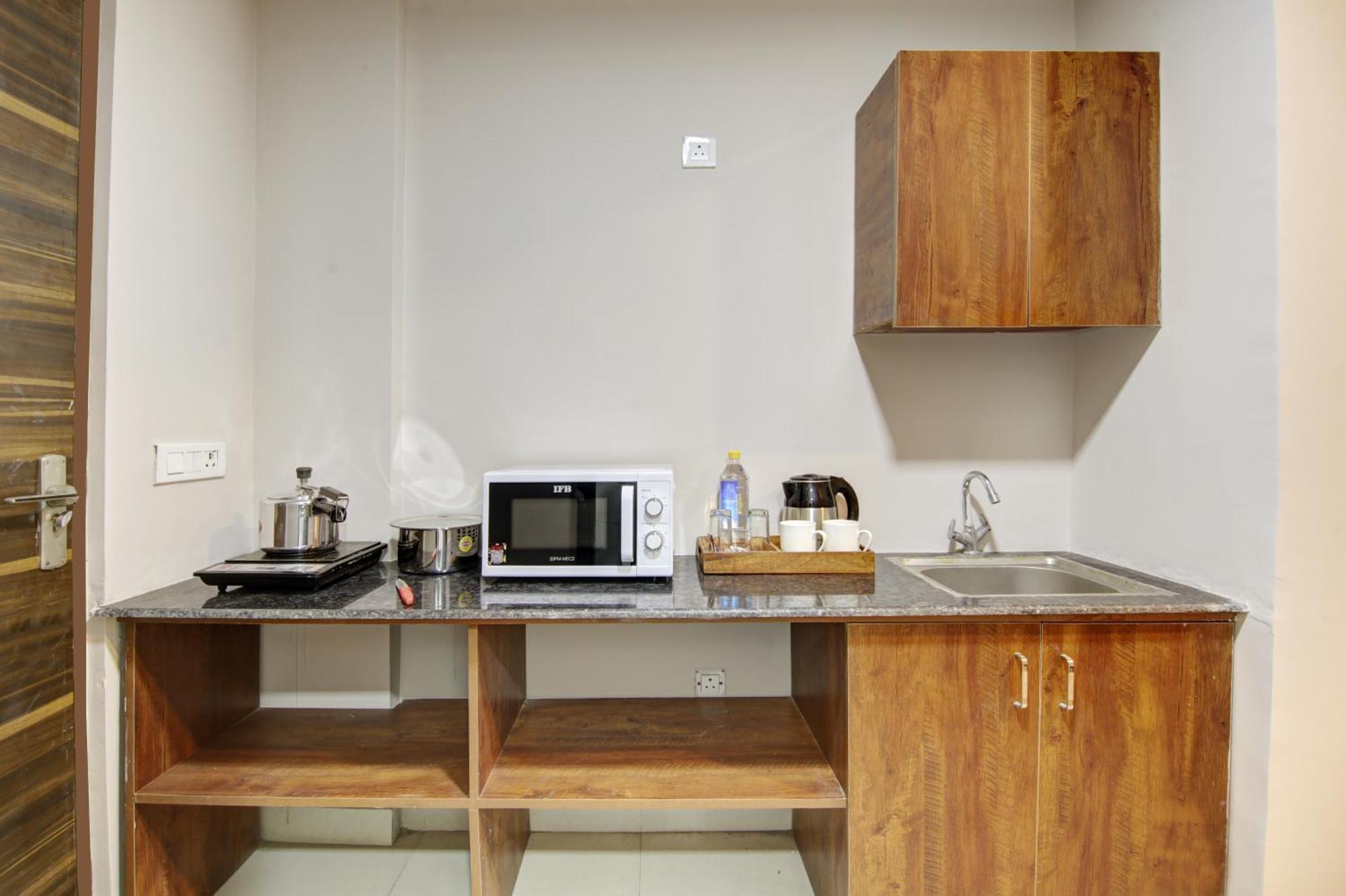 Limewood Stay - Executive Huda City Center Gurgaon Exteriör bild